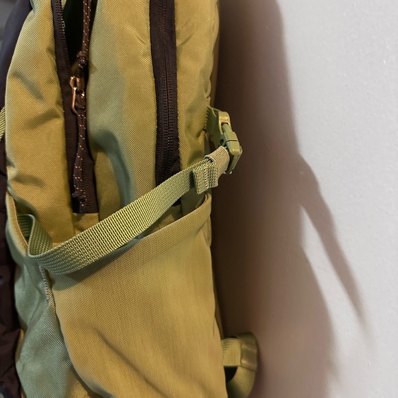 Patagonia Green and Navy MBackpack - Picture 2 of 5